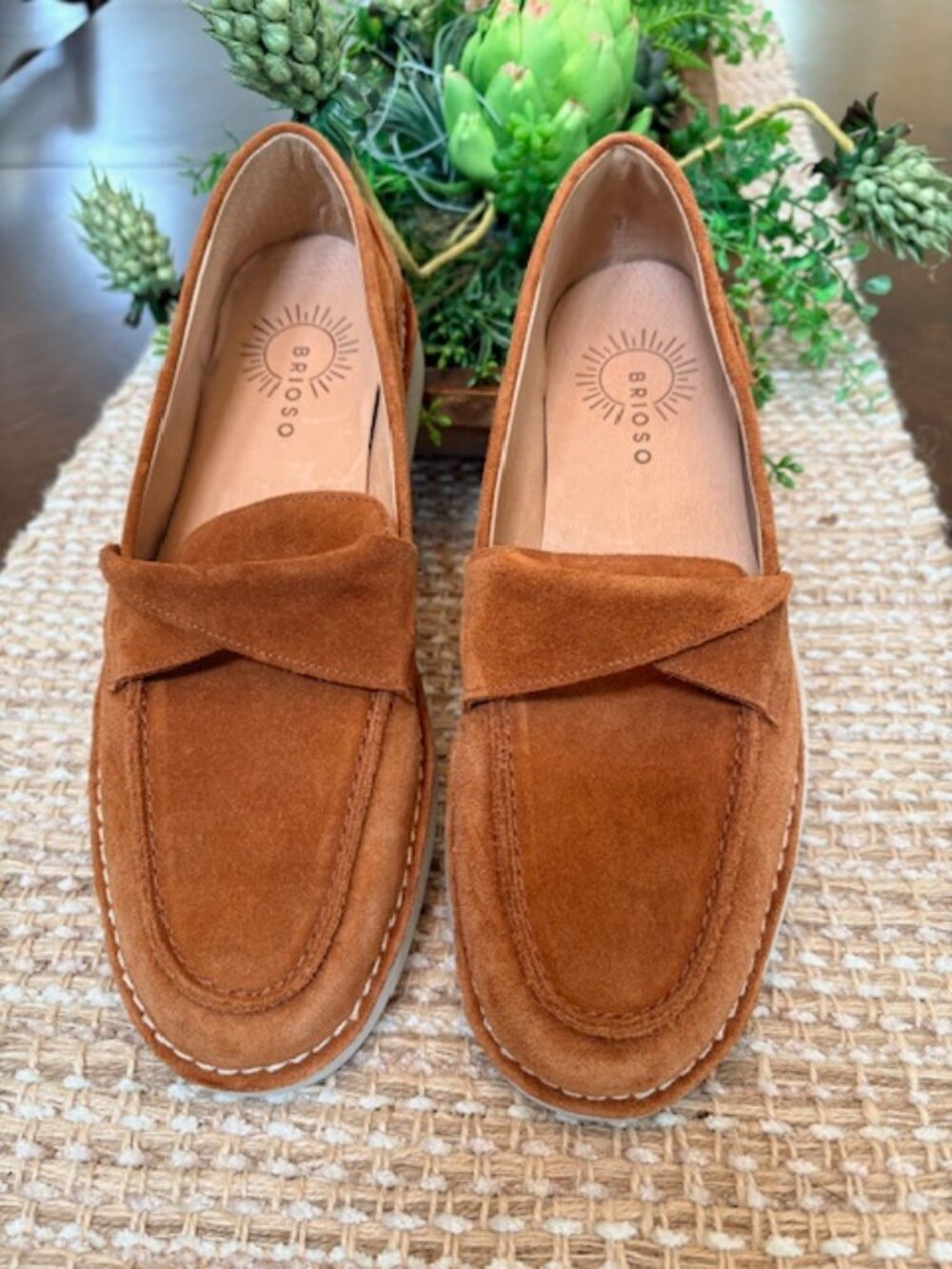 BRIOSO Gingerbread Suede Twisted Loafers Womens Size 7.5M NEW Without Box